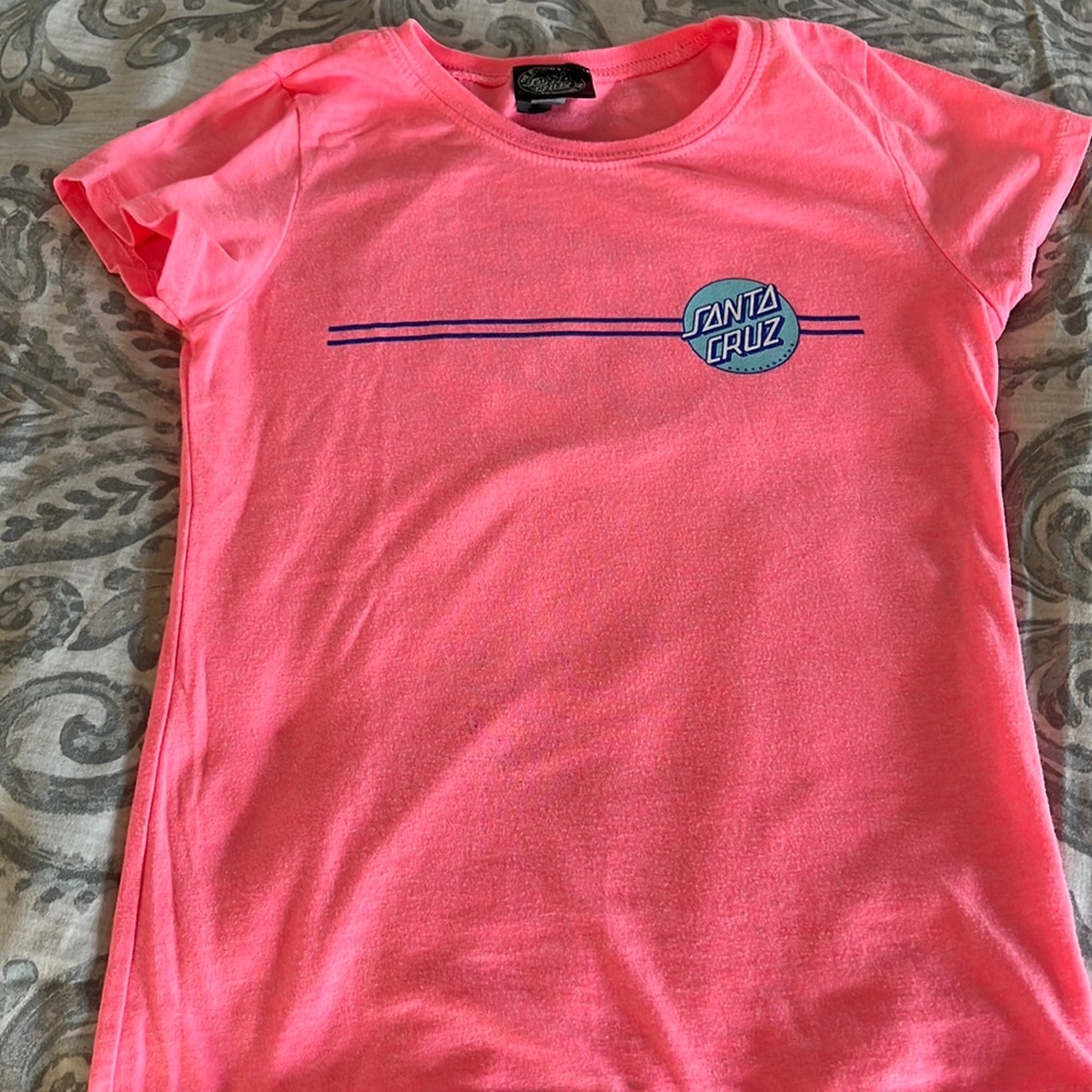 Preowned girls t shirt. Great condition!